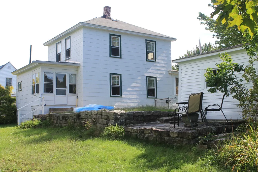 16 Coaker Avenue Hooksett NH 03106