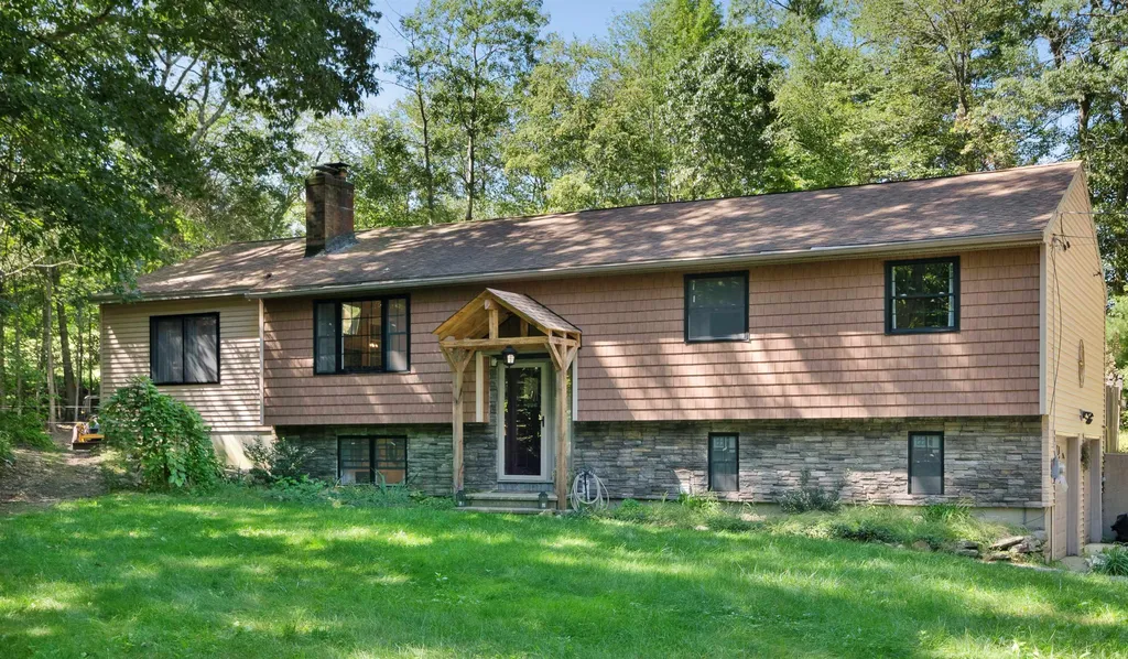 15 Heritage Circle Hudson NH 03051