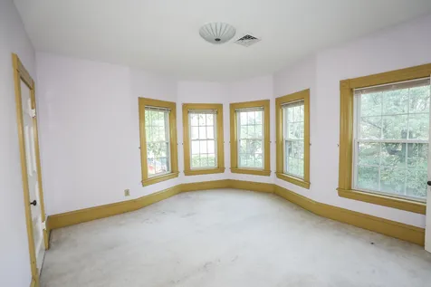 61 Manchester Street Nashua NH 03064
