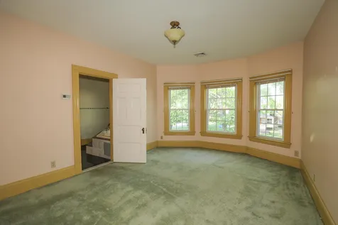 61 Manchester Street Nashua NH 03064