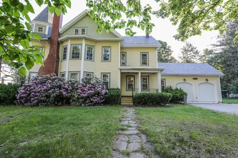 61 Manchester Street Nashua NH 03064