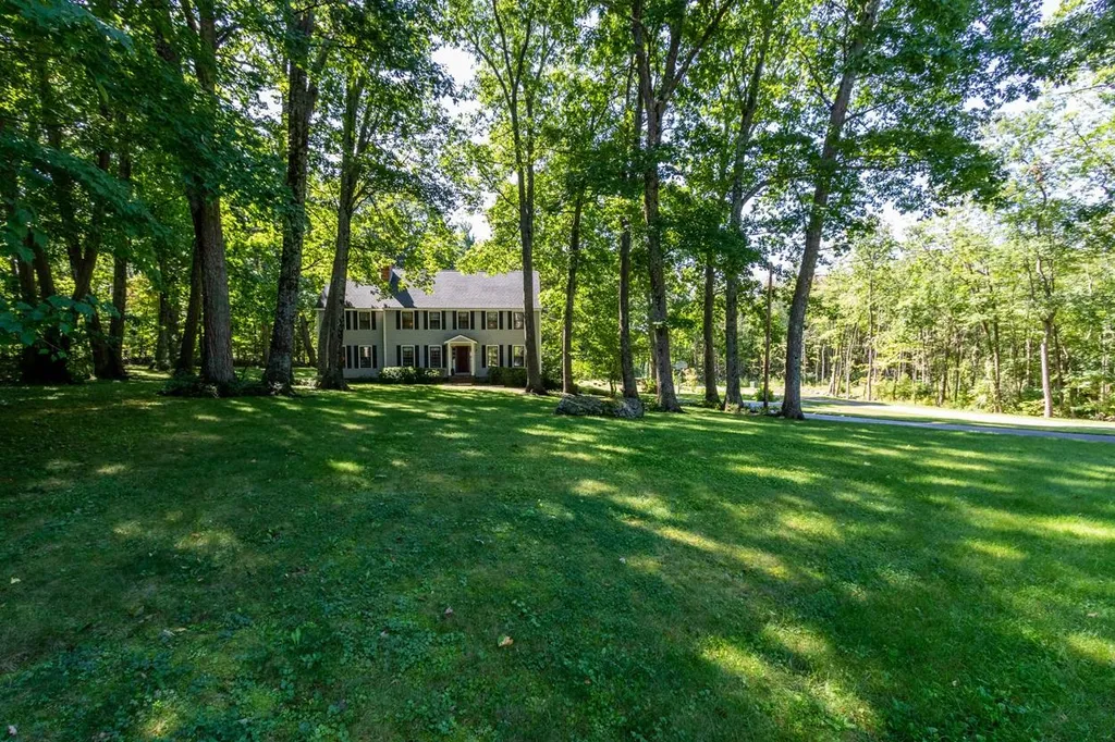 8 Fox Hollow Road Derry NH 03038