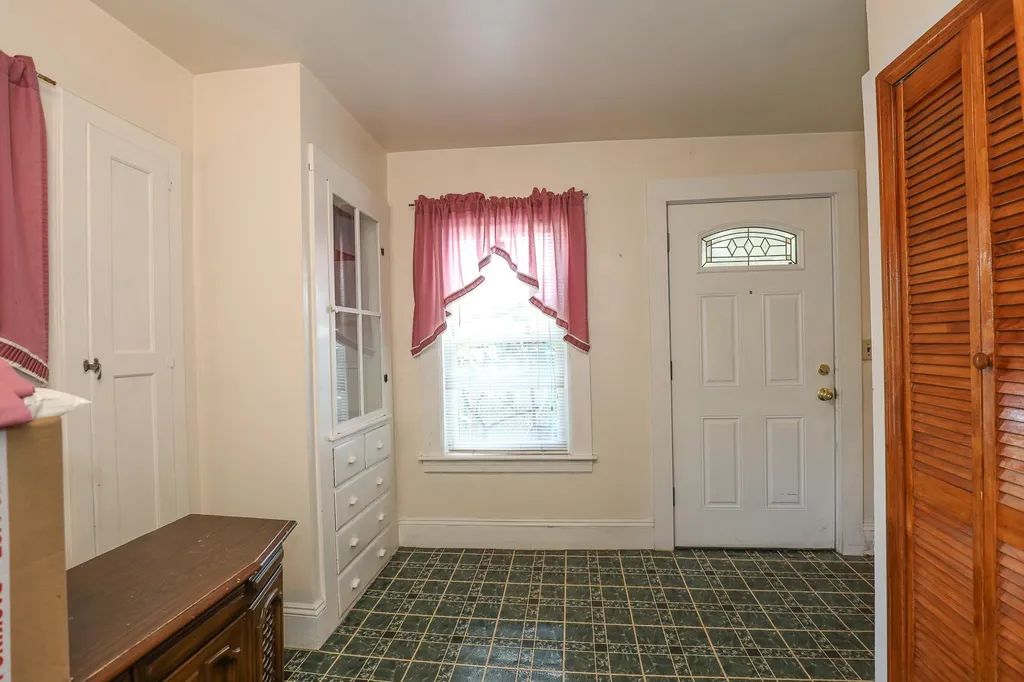 102 Ash Street Nashua NH 03060