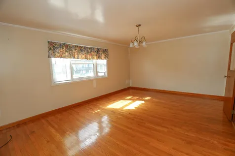102 Ash Street Nashua NH 03060
