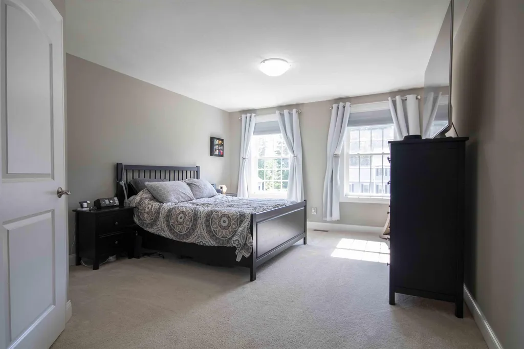 26 Manter Mill Road Londonderry NH 03053