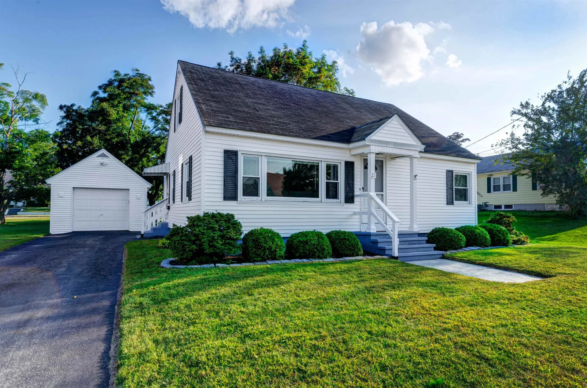 21 Oakdale Avenue Manchester NH 03103