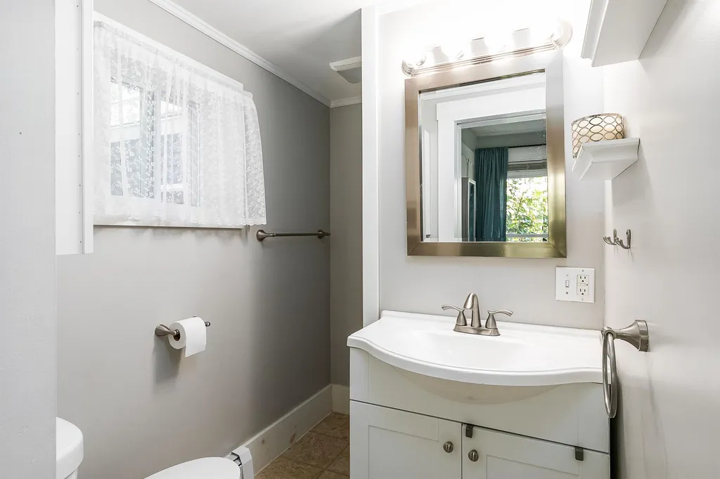8 Laurel Street Concord NH 03301