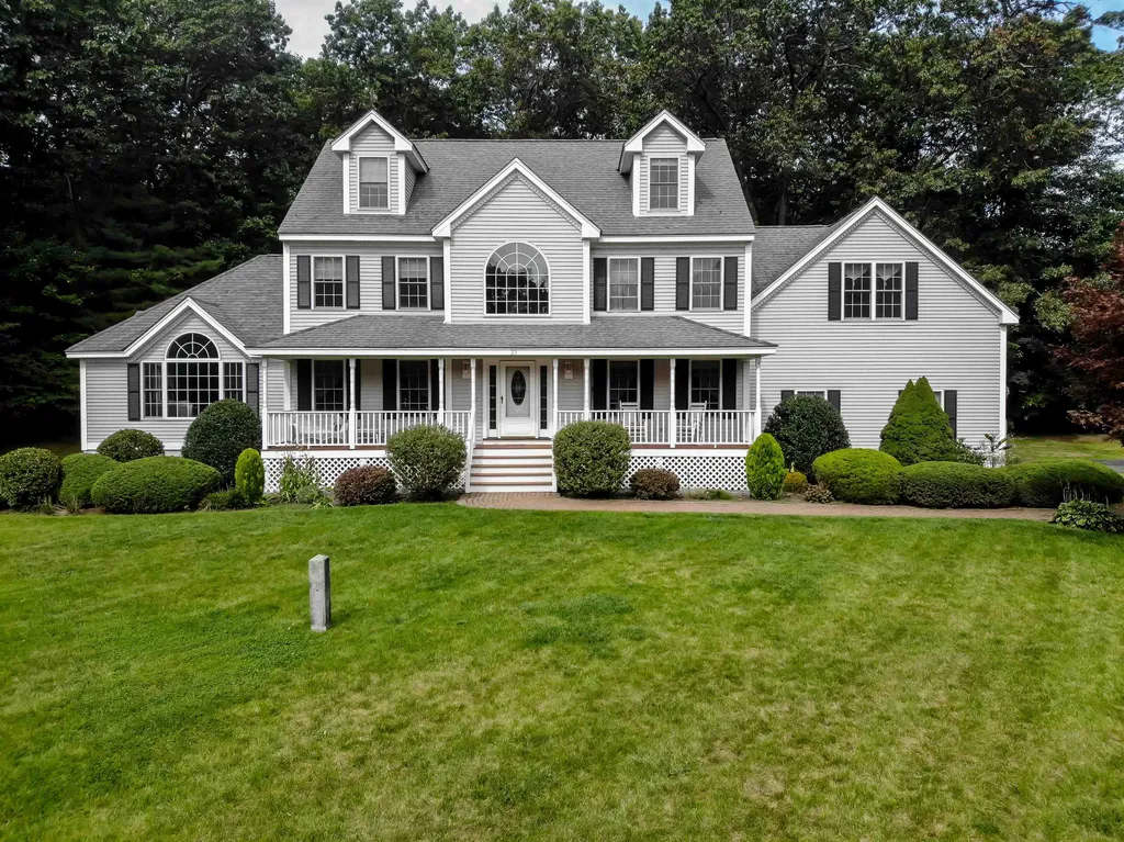 23 Briarwood Drive Salem NH 03079