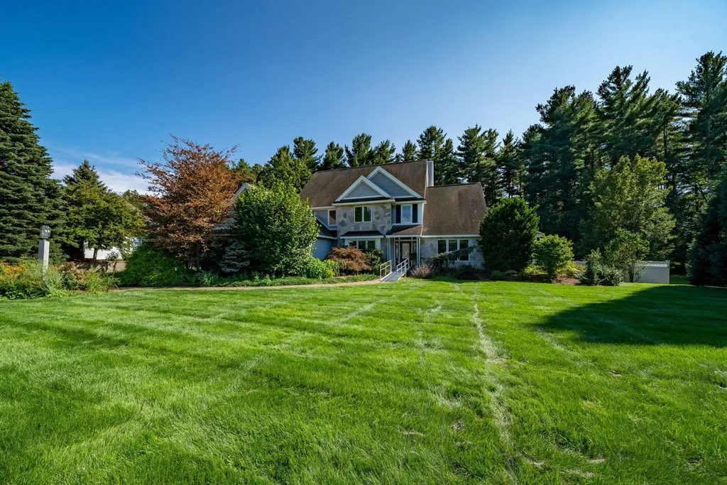 6 Crestwood Lane Nashua NH 03062