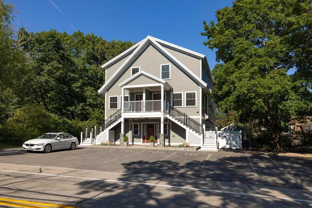796 Sagamore Avenue Portsmouth NH 03801