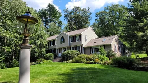 7 Sutton Place Londonderry NH 03053