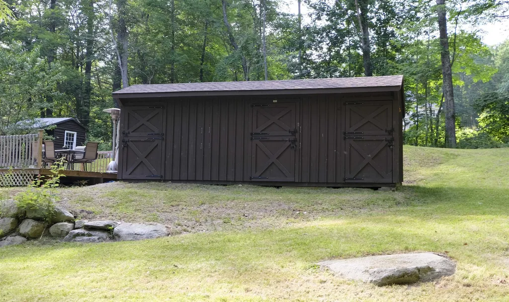 37 Spring Street Pelham NH 03076