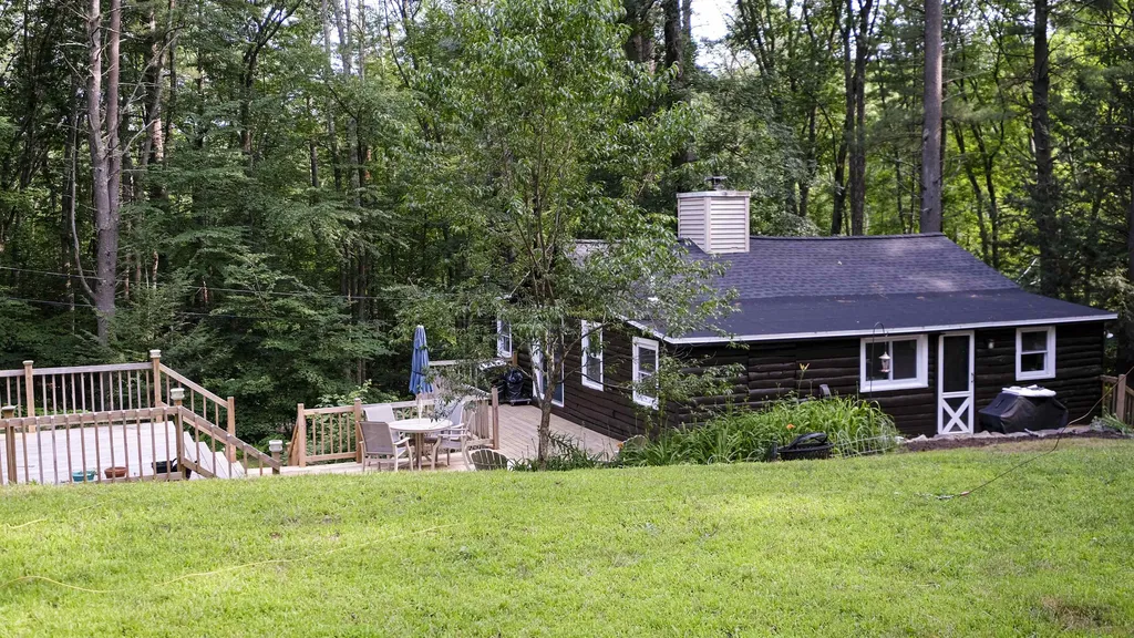 37 Spring Street Pelham NH 03076