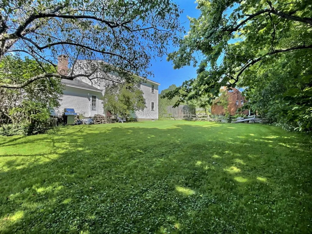 18 Prescott Lane New London NH 03257
