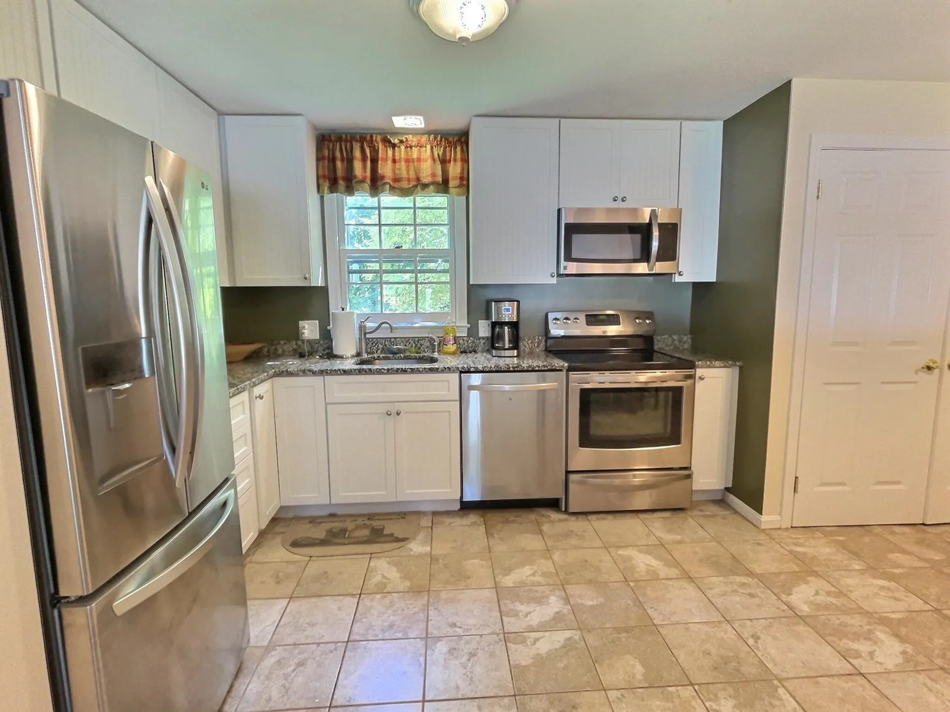 18 Prescott Lane New London NH 03257
