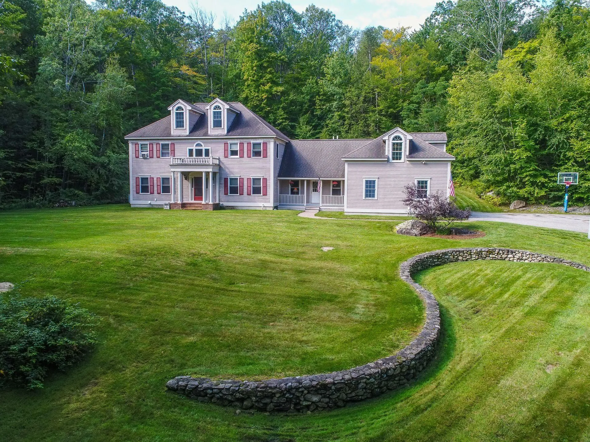 32 Helen Circle Goffstown NH 03045