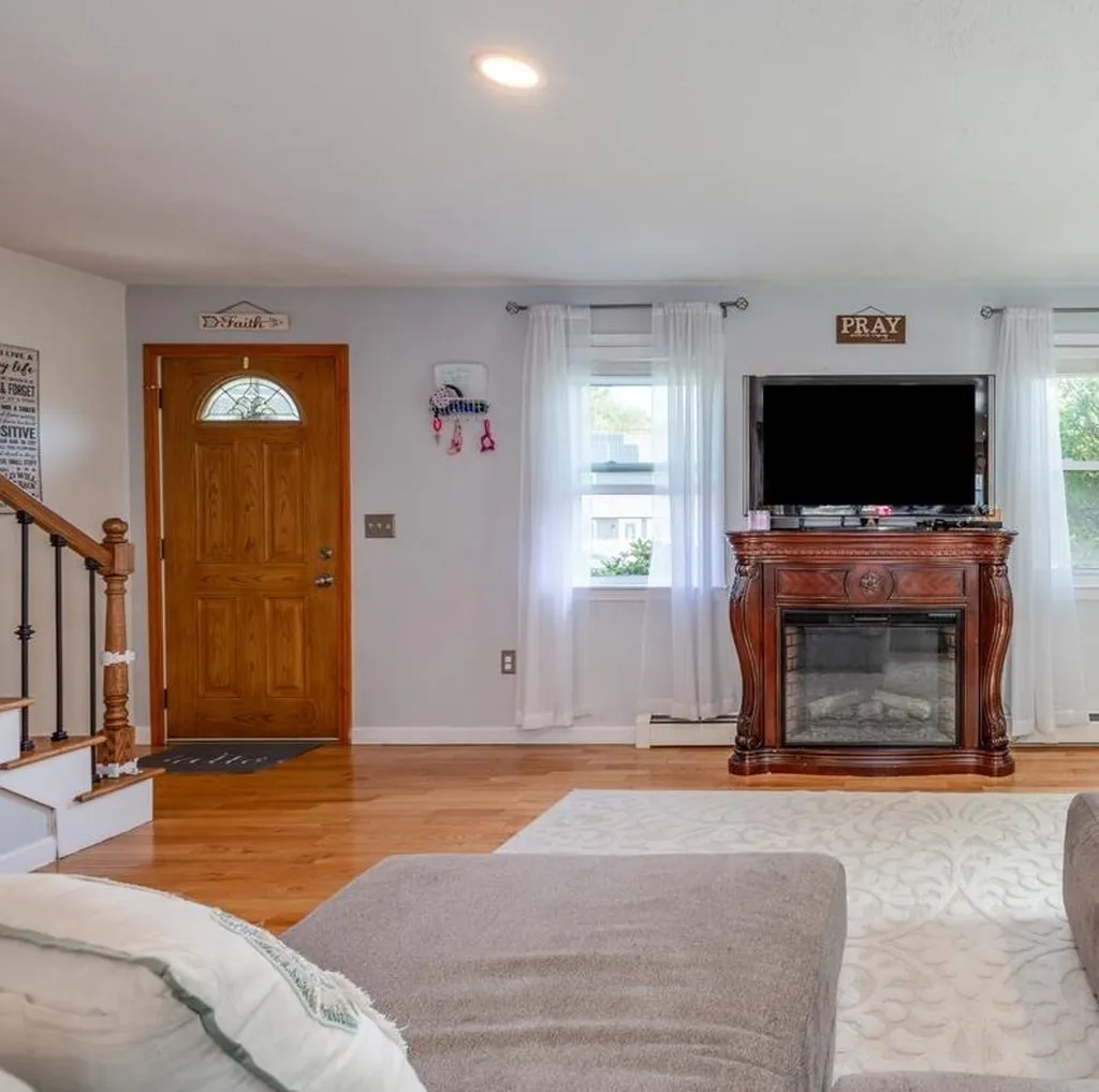 32l Tiger Tail Circle Derry NH 03038