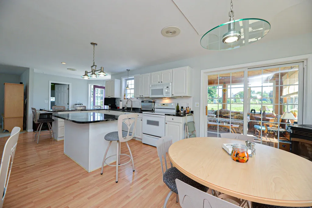 37 Currier Road Pelham NH 03076