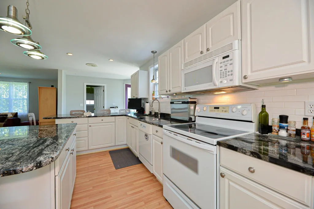 37 Currier Road Pelham NH 03076