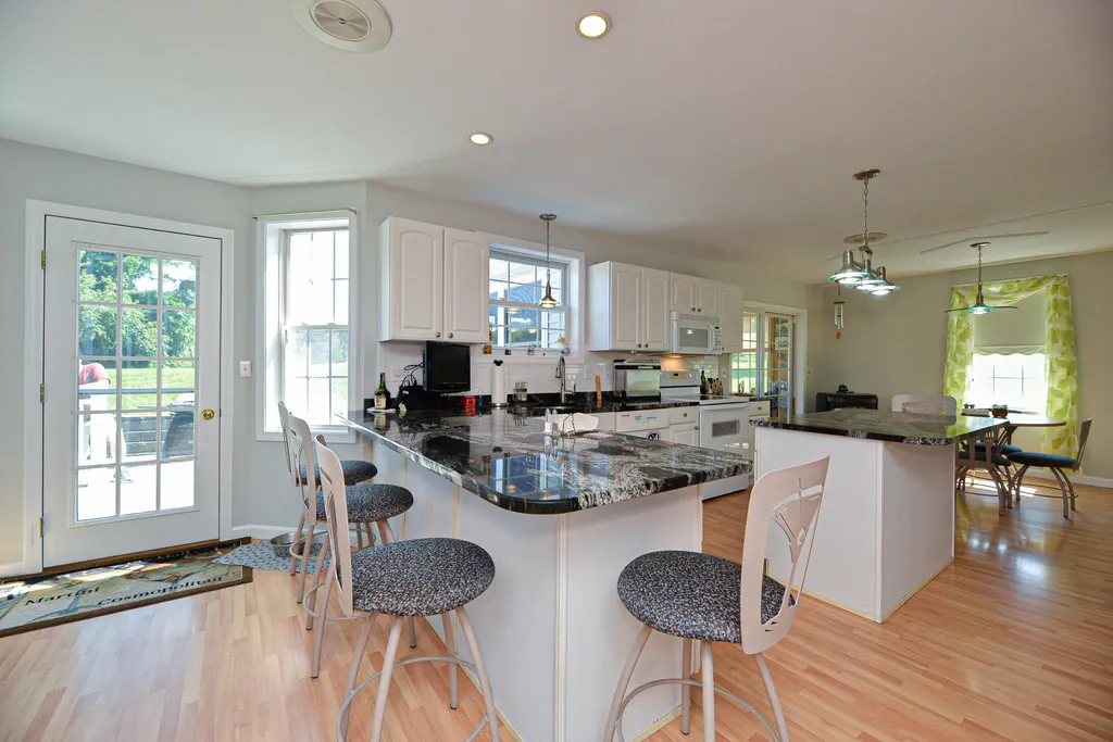 37 Currier Road Pelham NH 03076