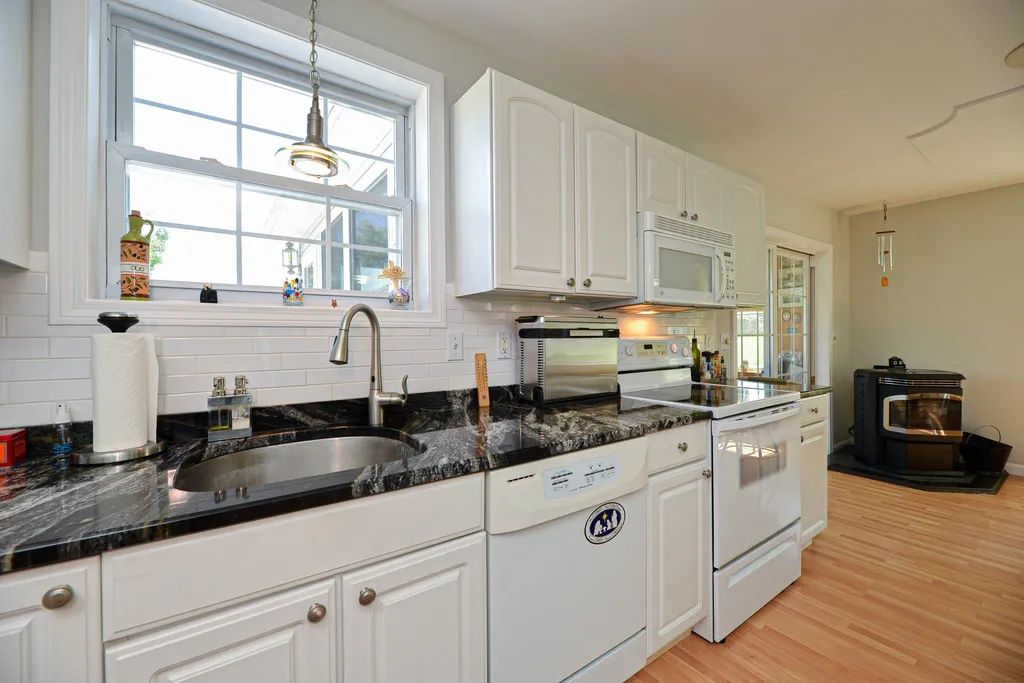 37 Currier Road Pelham NH 03076