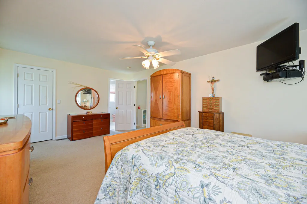 37 Currier Road Pelham NH 03076