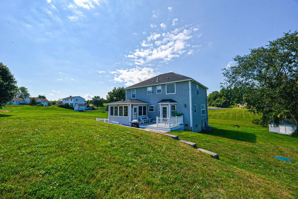 37 Currier Road Pelham NH 03076