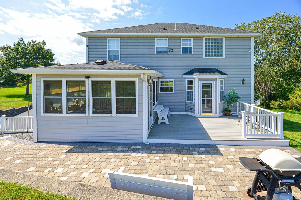 37 Currier Road Pelham NH 03076