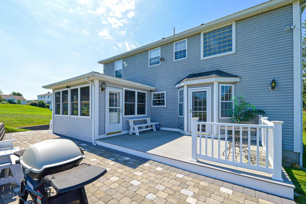 37 Currier Road Pelham NH 03076