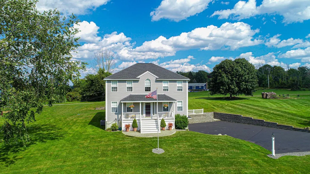 37 Currier Road Pelham NH 03076