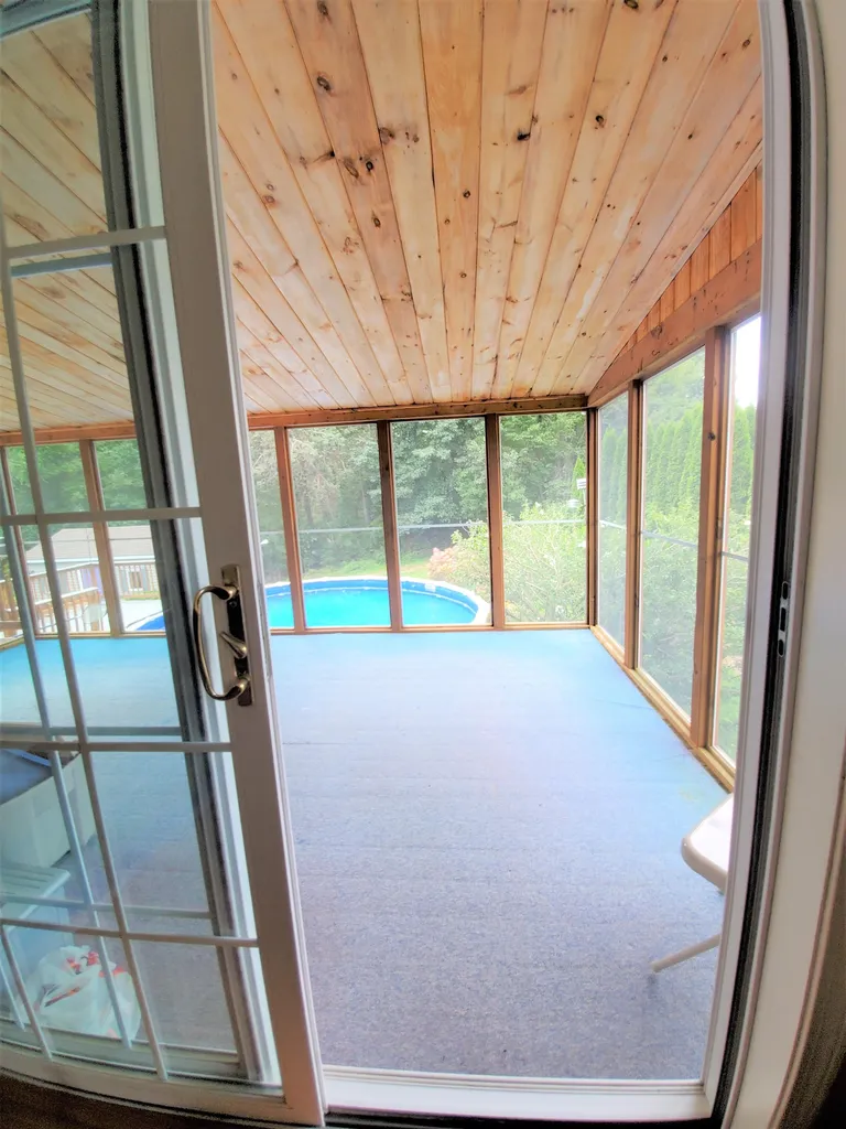 21 Fraser Drive Salem NH 03079