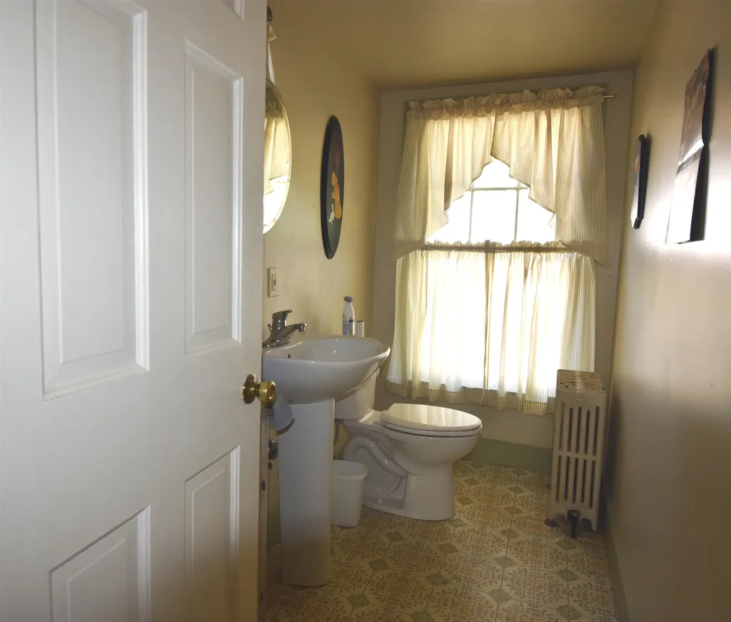 23 West Street Bristol VT 05443