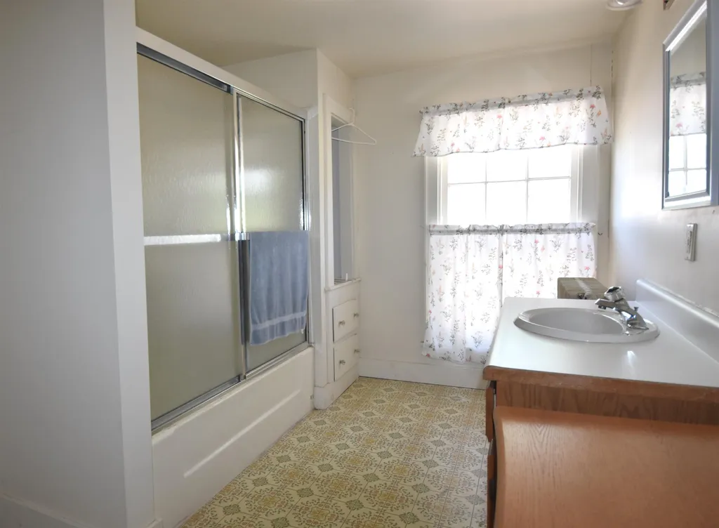 23 West Street Bristol VT 05443