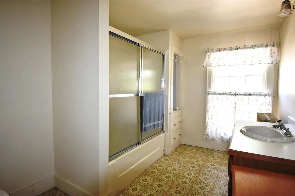 23 West Street Bristol VT 05443
