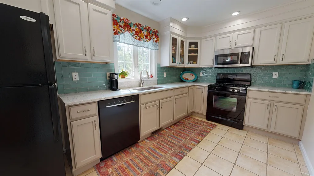 2 Trestle Way Dover NH 03820