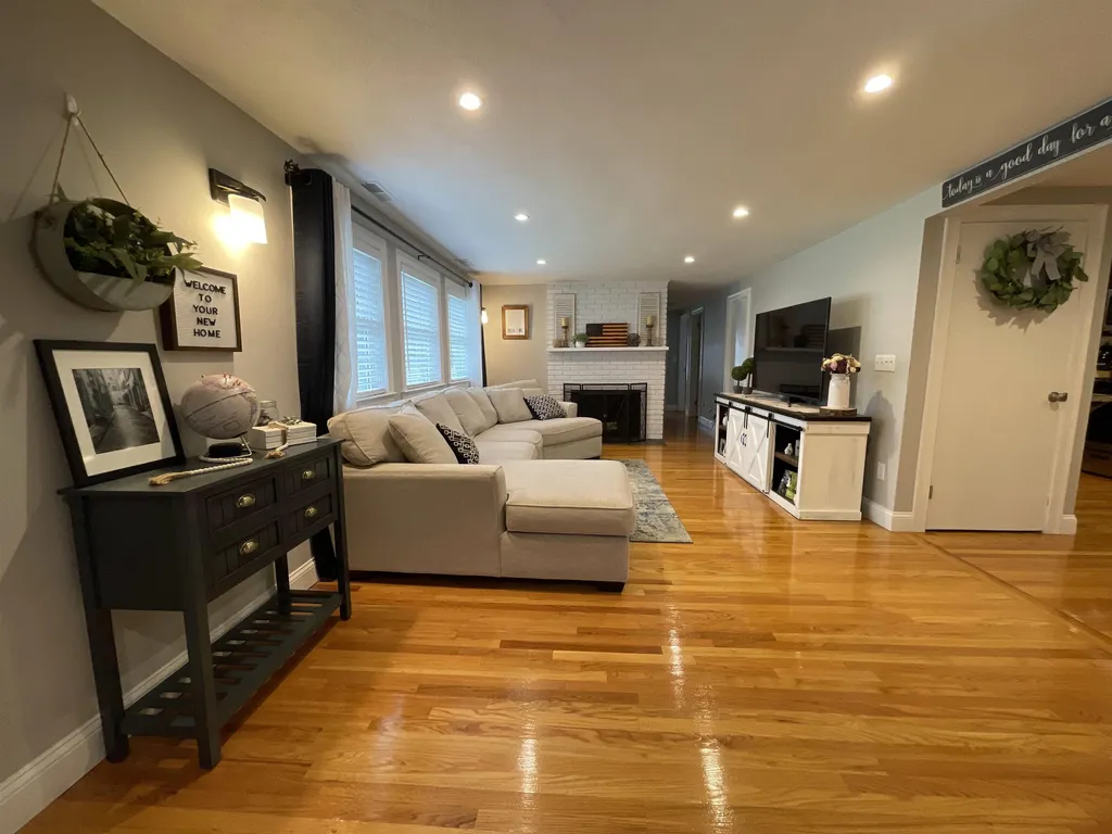 74 Millville Street Salem NH 03079