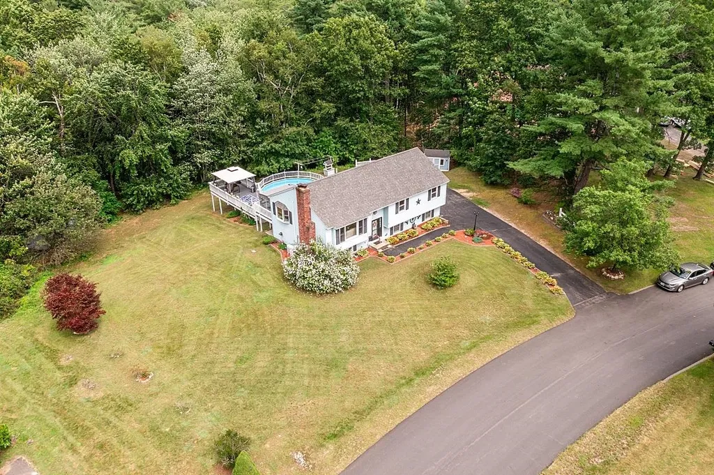 8 Towne Drive Derry NH 03038