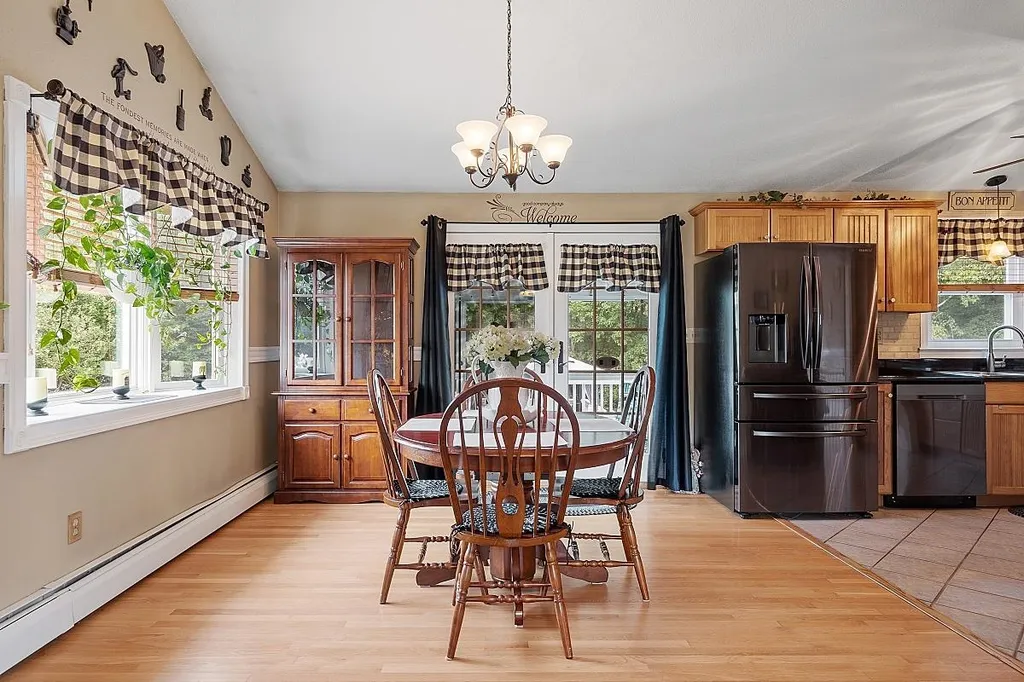 8 Towne Drive Derry NH 03038