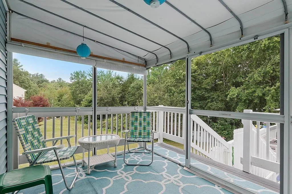 8 Towne Drive Derry NH 03038