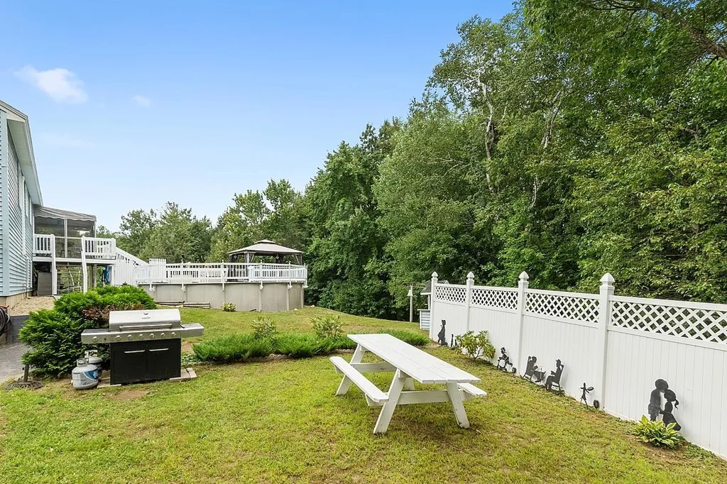 8 Towne Drive Derry NH 03038
