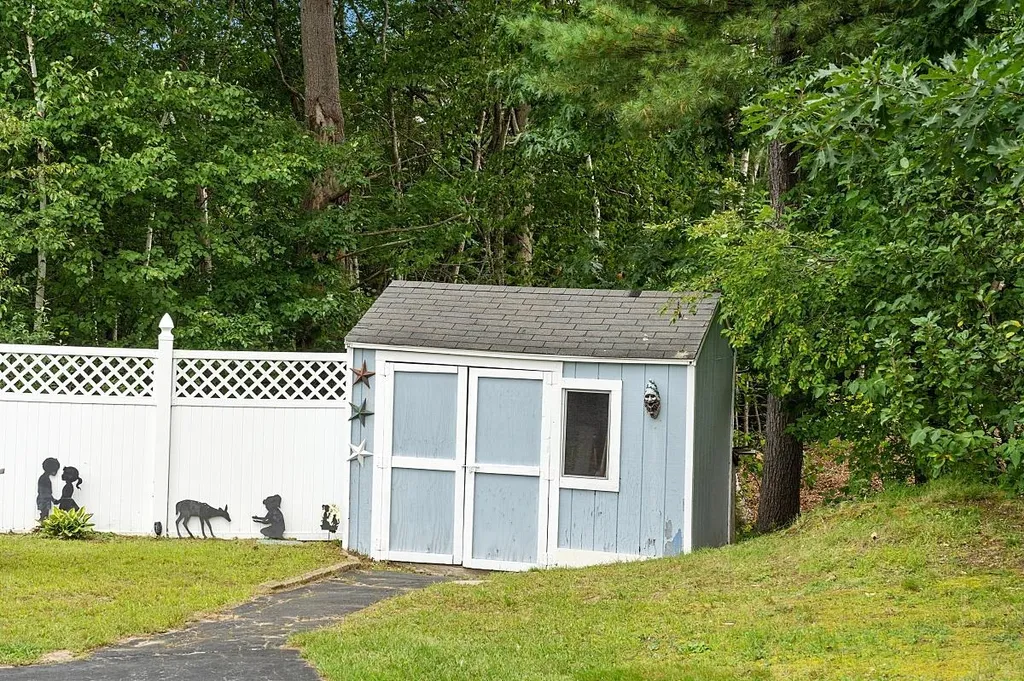 8 Towne Drive Derry NH 03038