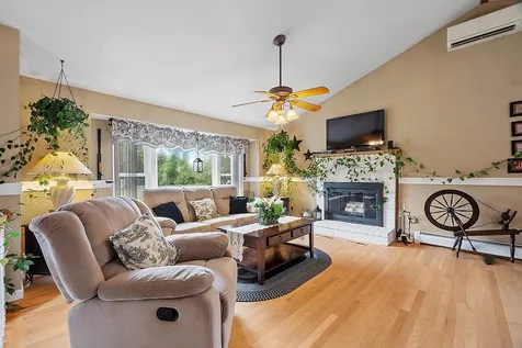8 Towne Drive Derry NH 03038