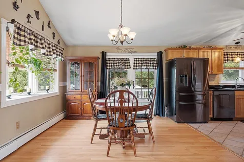 8 Towne Drive Derry NH 03038