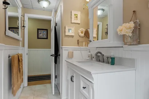 8 Towne Drive Derry NH 03038