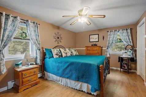 8 Towne Drive Derry NH 03038