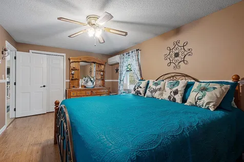 8 Towne Drive Derry NH 03038