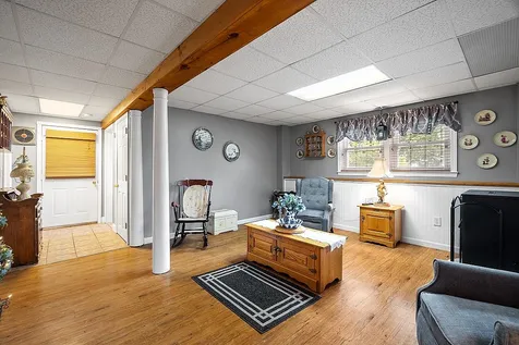 8 Towne Drive Derry NH 03038