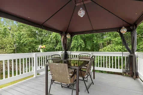 8 Towne Drive Derry NH 03038