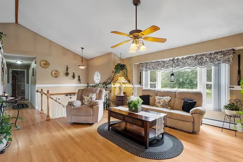8 Towne Drive Derry NH 03038