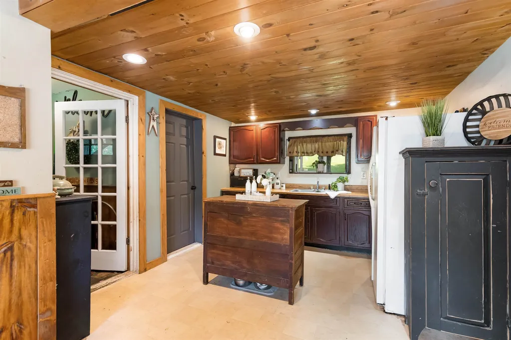 711 Northfield Road Roxbury VT 05669